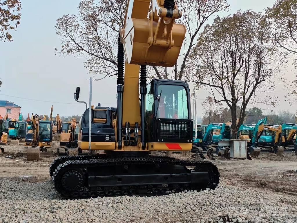 CAT 320 D حفارات زحافة