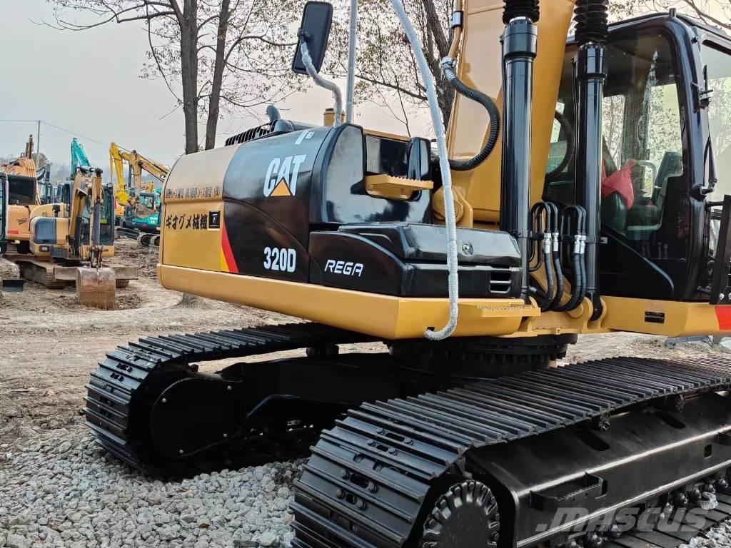 CAT 320 D حفارات زحافة