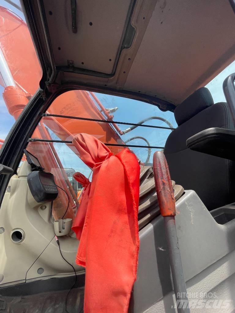 Hitachi ZX 240 حفارات زحافة