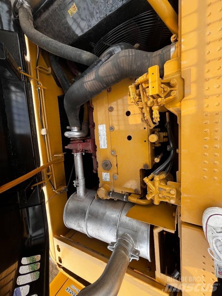 CAT CAT320D حفارات زحافة
