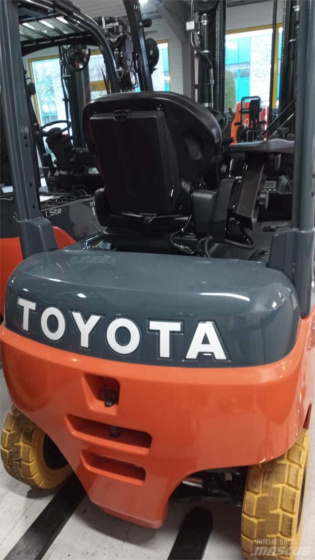 Toyota 8FBMK20T شاحنات ذات رافعات شوكية تعمل بالكهرباء