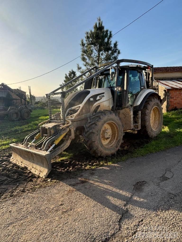 Valtra T 174 شاحنات