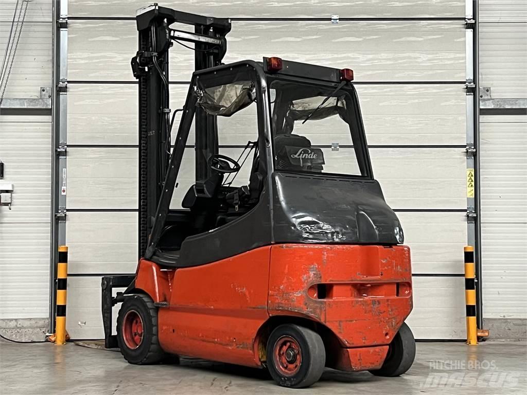 Linde E30 / 03 / 600 شاحنات ذات رافعات شوكية تعمل بالكهرباء