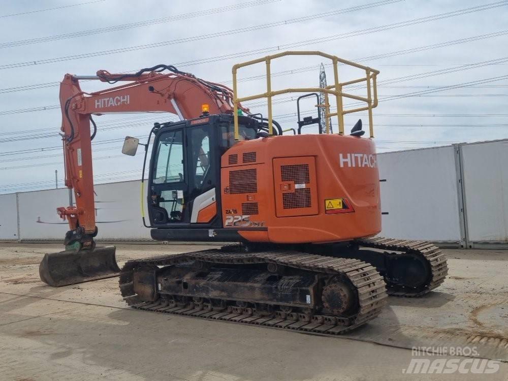 Hitachi ZX225USLC-7 حفارات زحافة