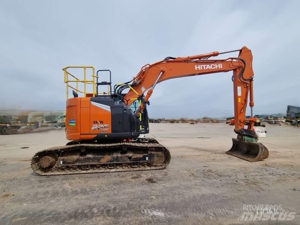 Hitachi ZX225USLC-7 حفارات زحافة