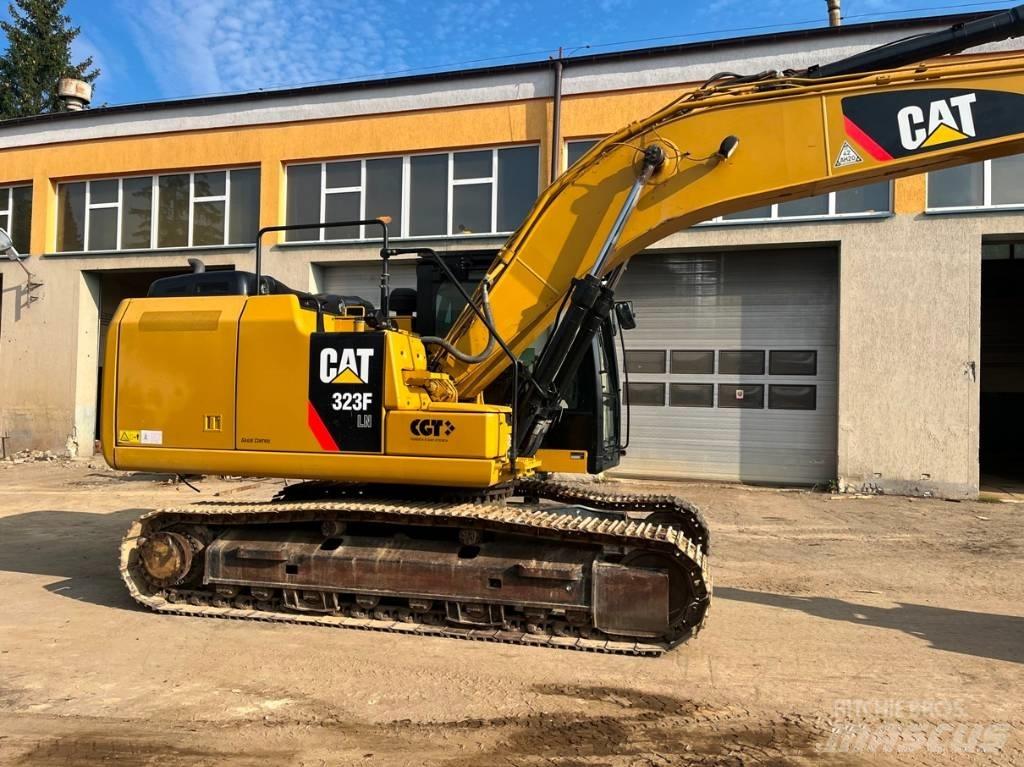 CAT 323 F LN حفارات زحافة