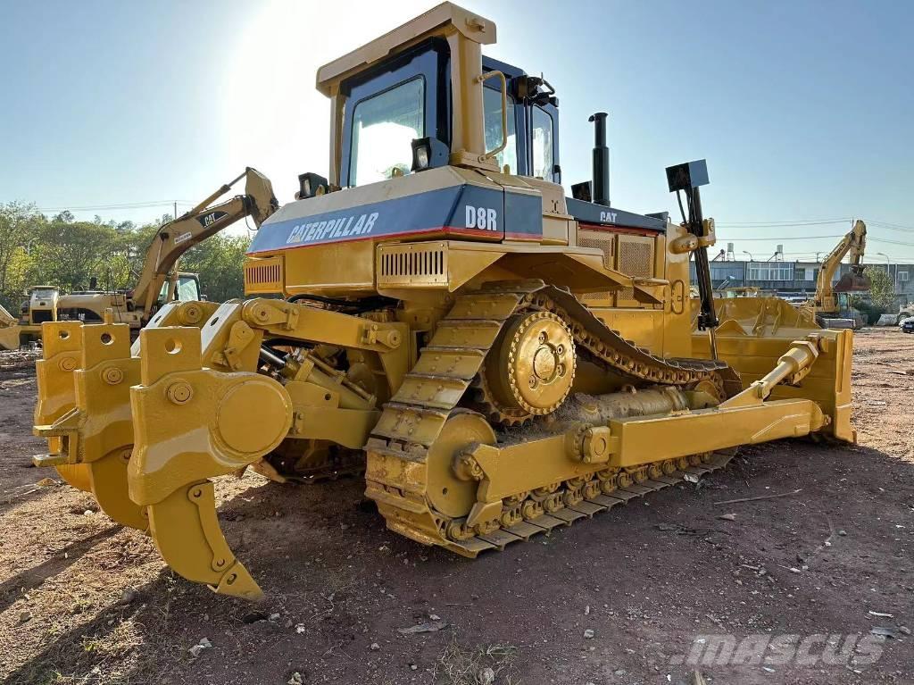 CAT D8R بلدوزرات مجنزرة