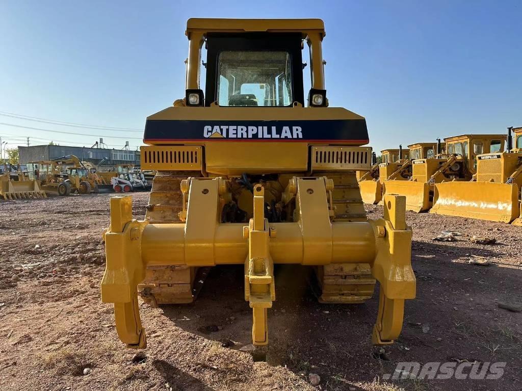 CAT D8R بلدوزرات مجنزرة