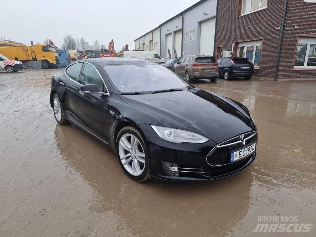 Tesla Model S P85 سيارات