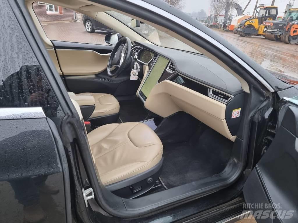 Tesla Model S P85 سيارات