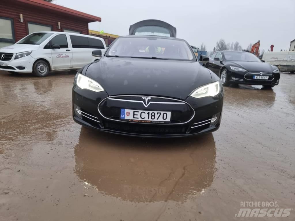 Tesla Model S P85 سيارات