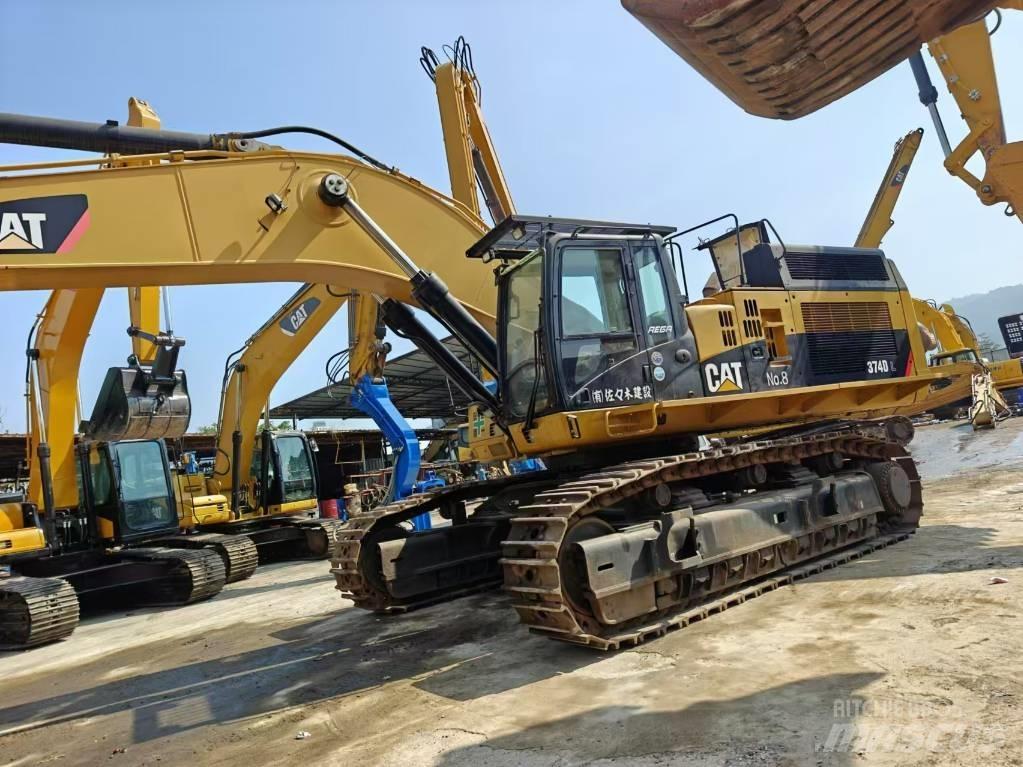 CAT 374 حفارات زحافة