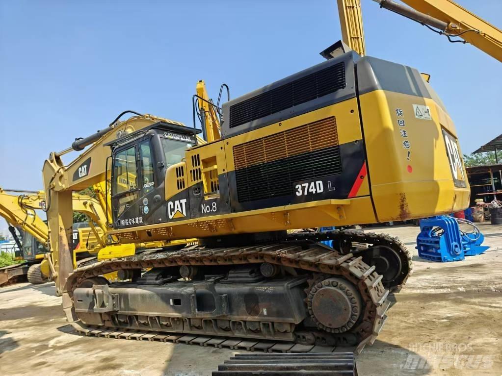 CAT 374 حفارات زحافة