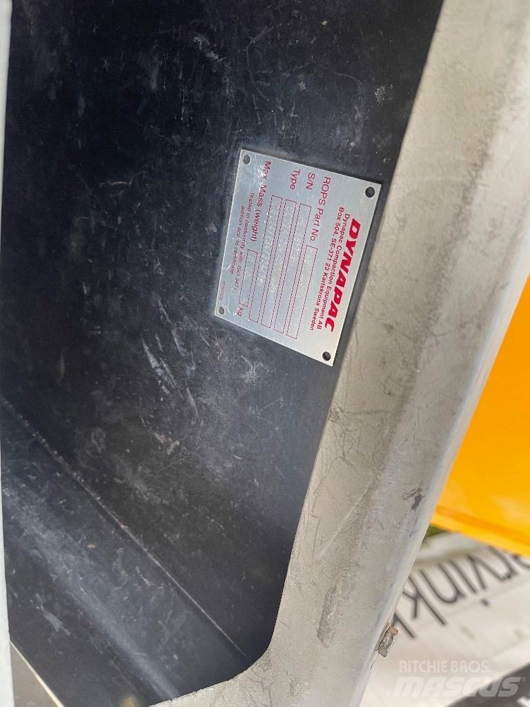 Dynapac CC 224 HF مداحل ثنائية الاسطوانة