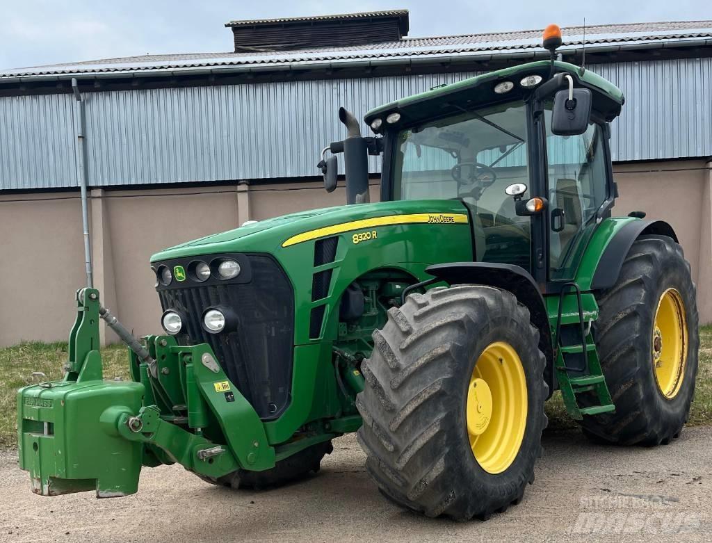 John Deere 8320 R الجرارات
