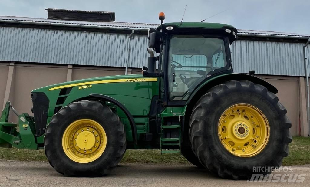 John Deere 8320 R الجرارات