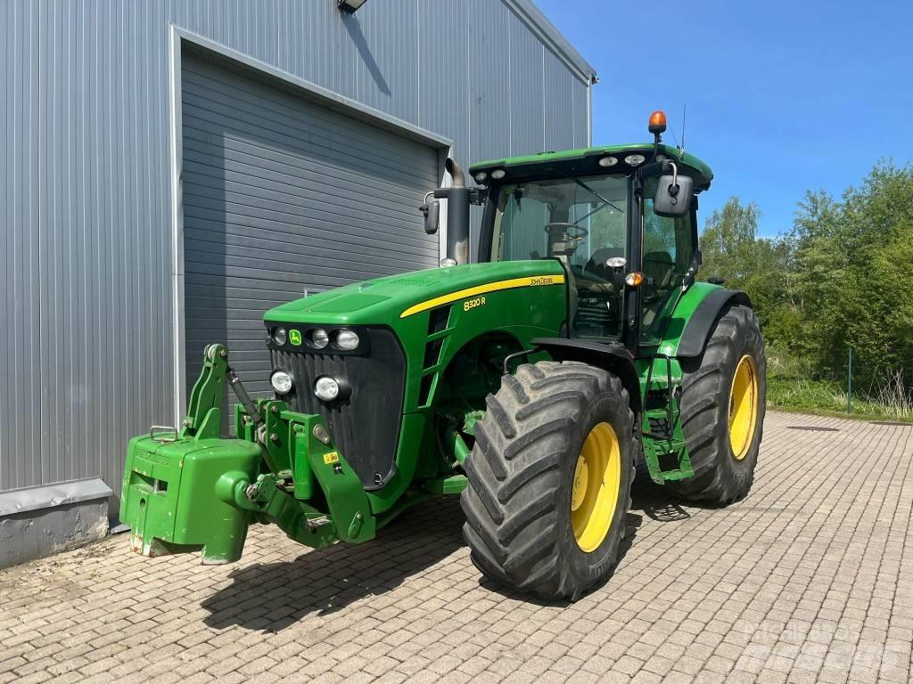 John Deere 8320 R الجرارات
