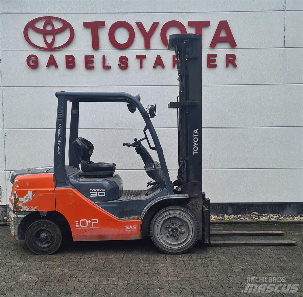 Toyota 02-8FDF30 شاحنات الديزل