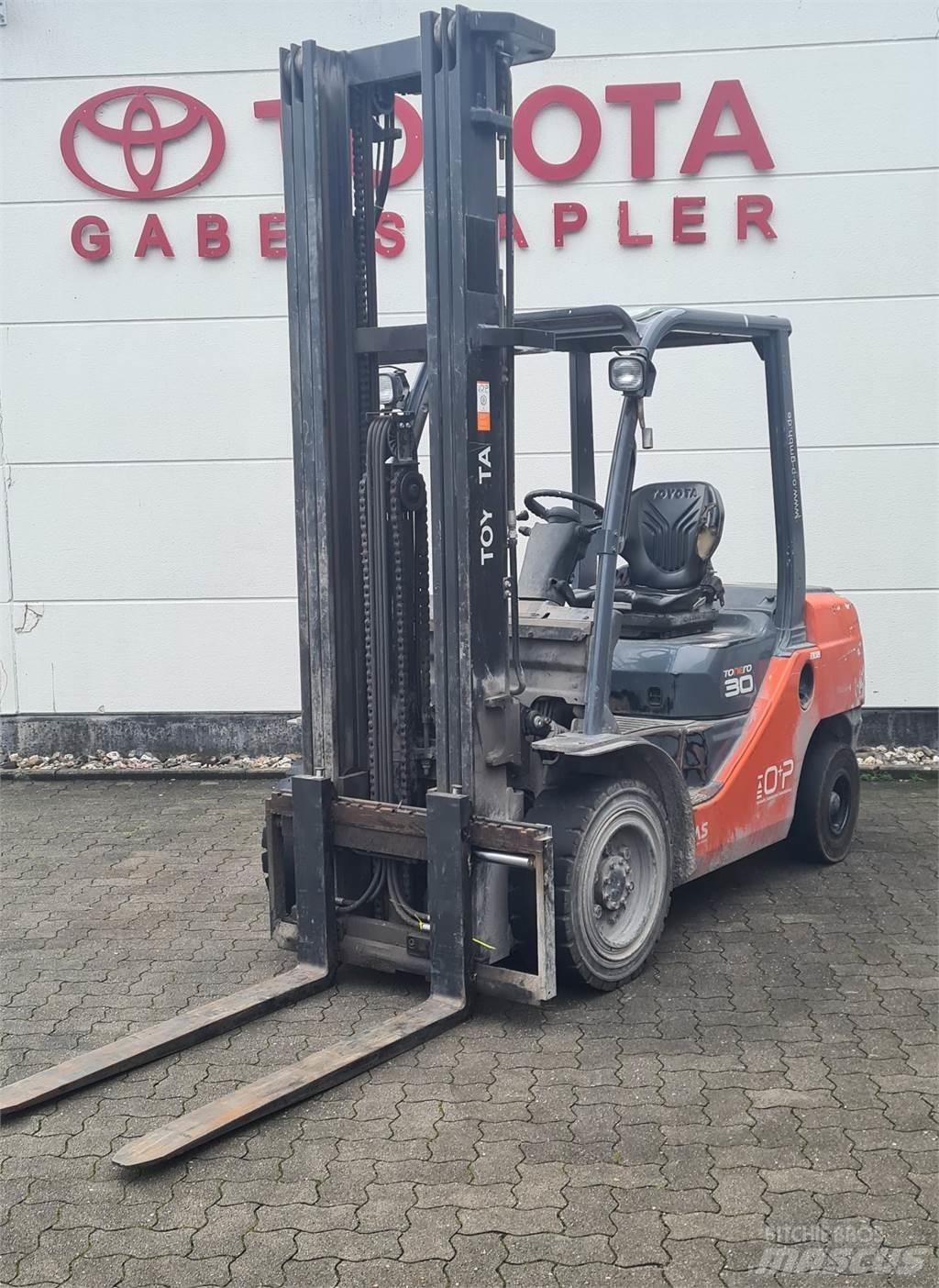 Toyota 02-8FDF30 شاحنات الديزل