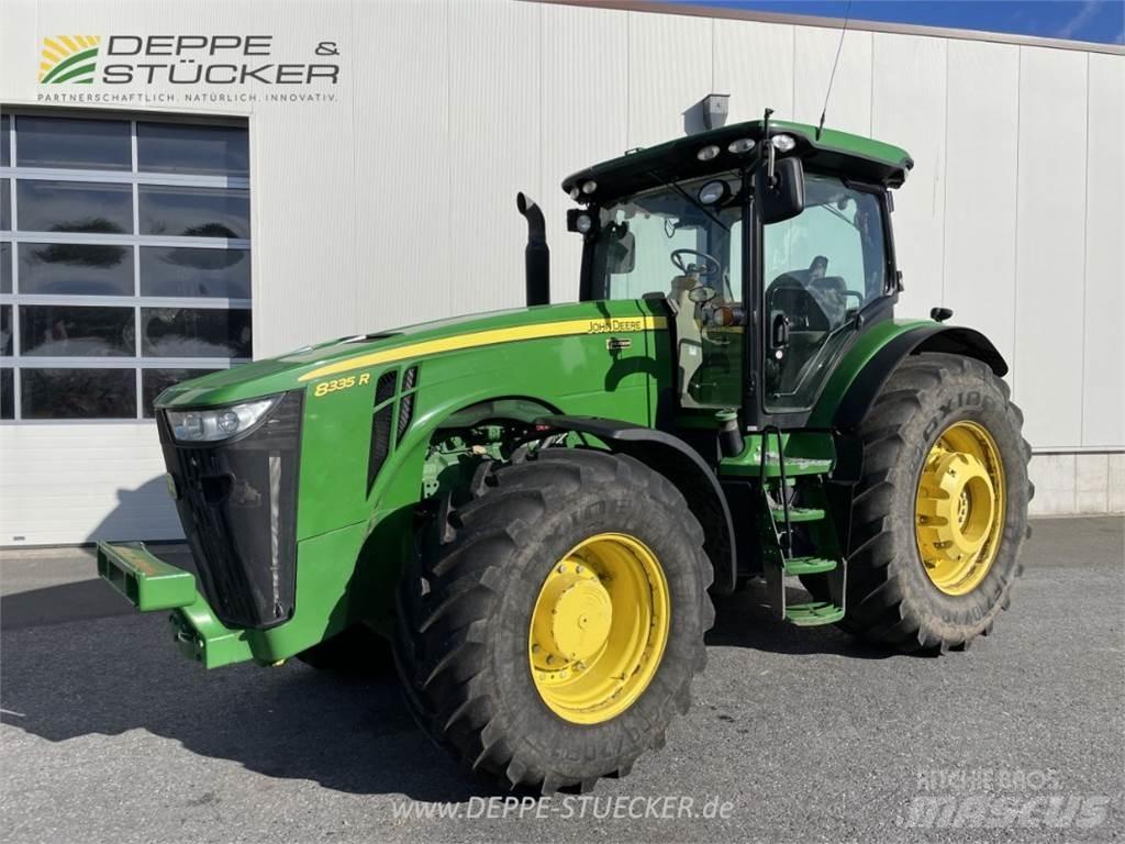 John Deere 8335R الجرارات