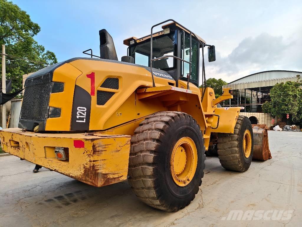 Volvo L 120 لوادر بعجل