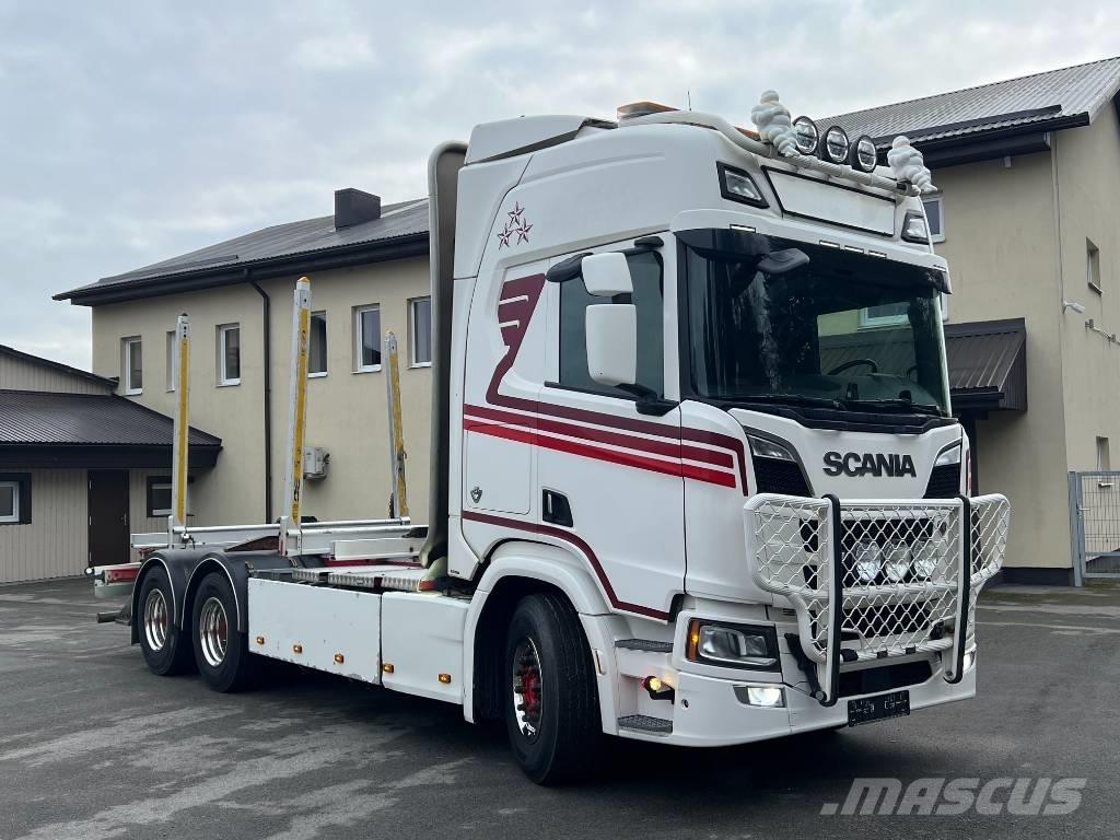 Scania R 730 B6X4NB شاحنات أشجار
