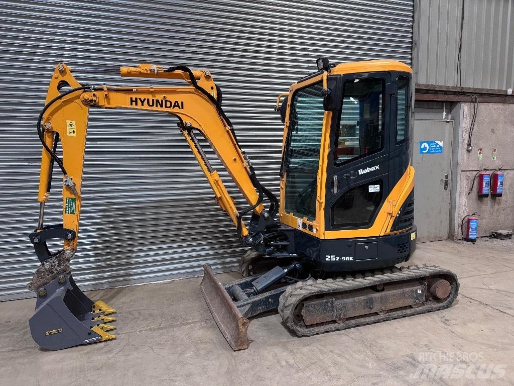Hyundai R25Z-9 AK حفارات صغيرة أقل من 7 طن (حفارات صغيرة)
