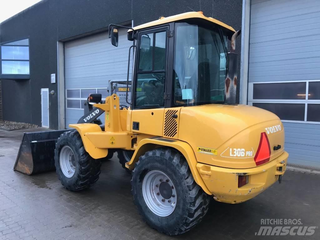 Volvo L30B لوادر بعجل