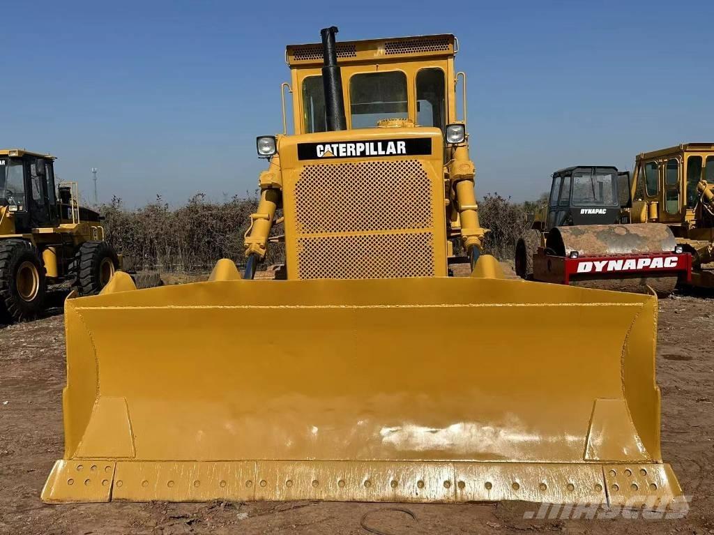 CAT D 8 K بلدوزرات مجنزرة