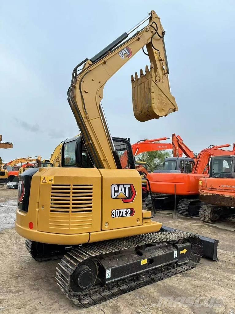 CAT 307  E حفارات زحافة