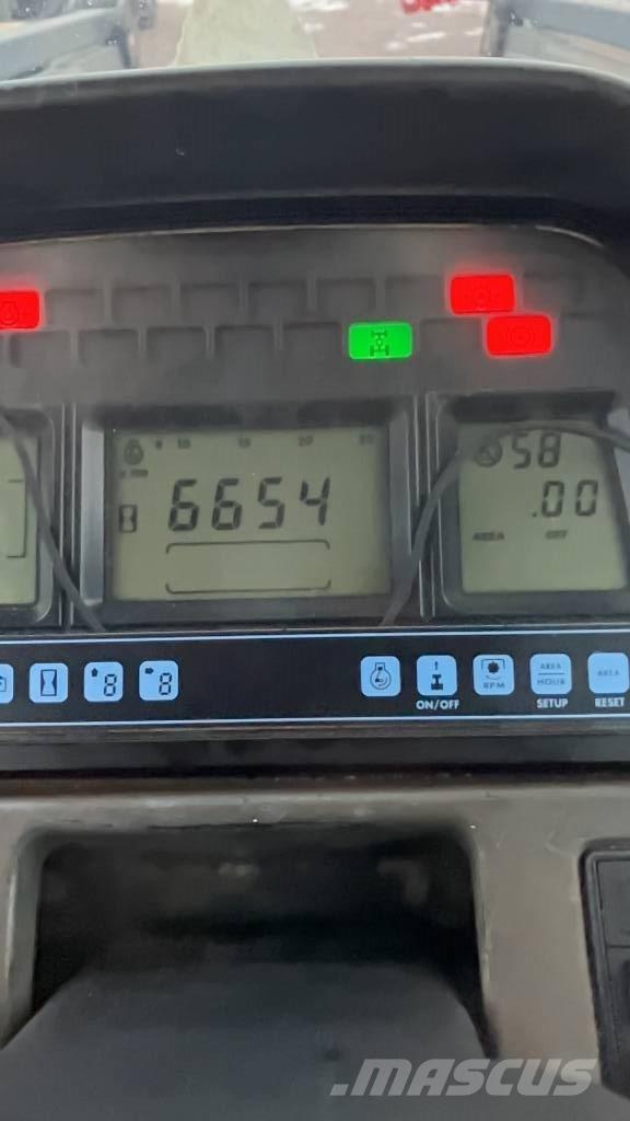 New Holland TM 175 الجرارات