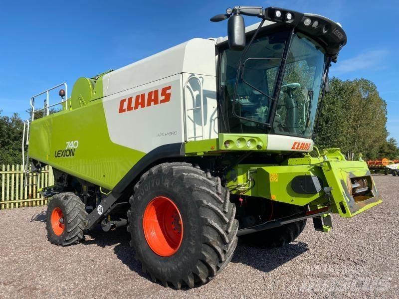 CLAAS LEXION 740 حصادات