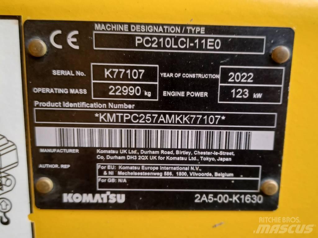 Komatsu PC210LCi-11 حفارات زحافة