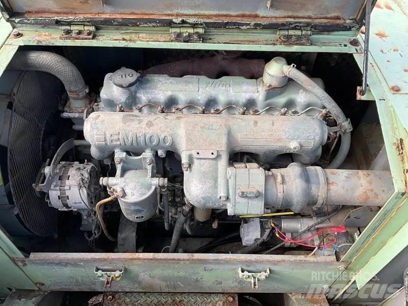 Hitachi KH125-3 رافعات مجنزرة