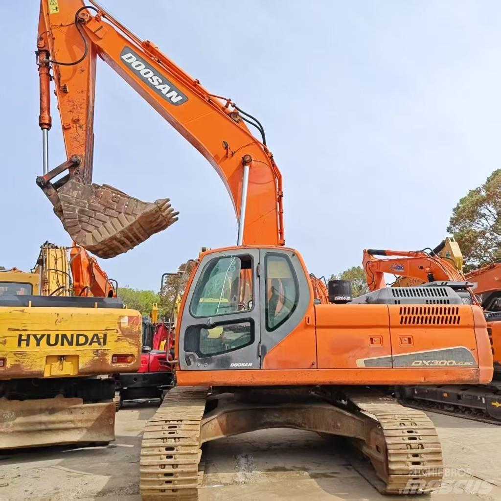 Doosan DX 300 LC حفارات زحافة