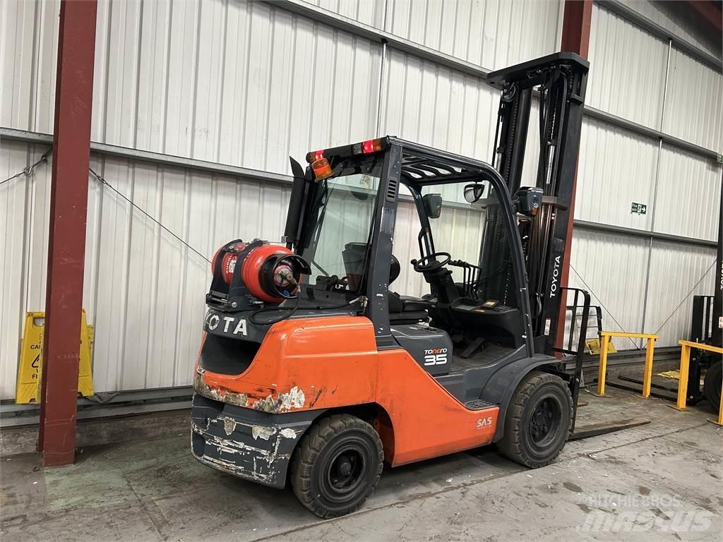 Toyota 02-8FGJF35 شاحنات LPG