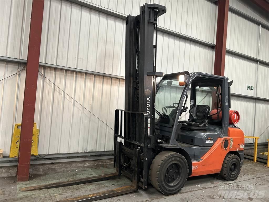 Toyota 02-8FGJF35 شاحنات LPG