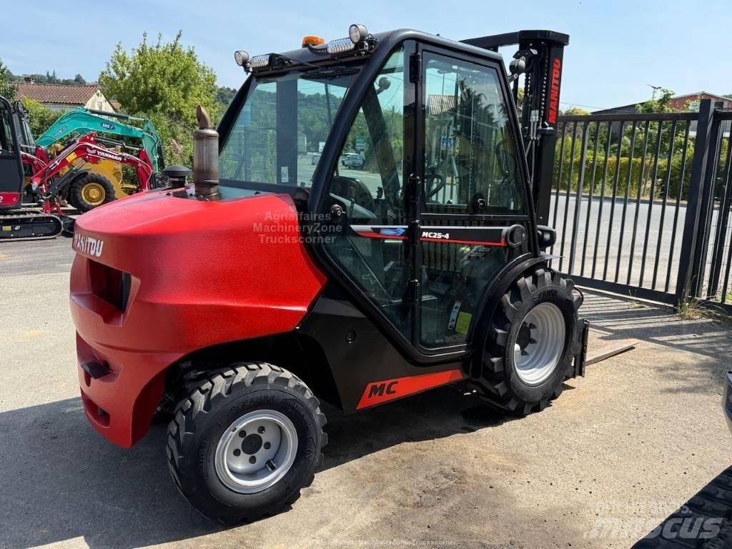 Manitou MC 25 شاحنات الطرق الوعرة