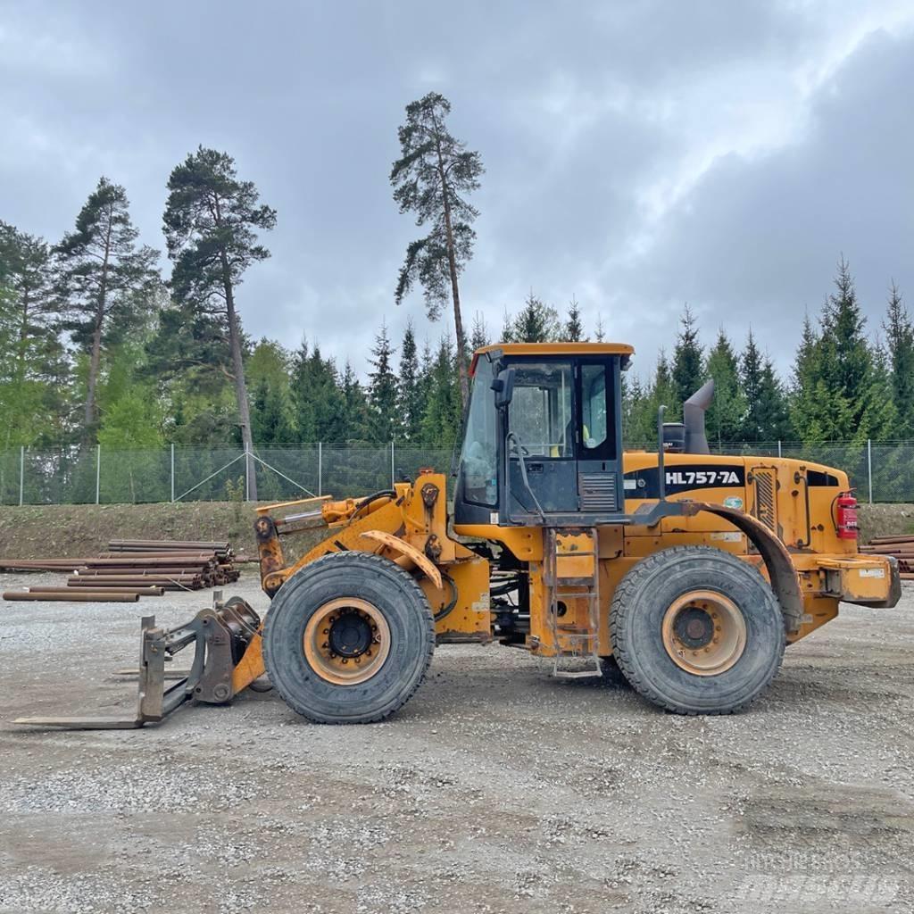 Hyundai HL 757-7 A لوادر بعجل