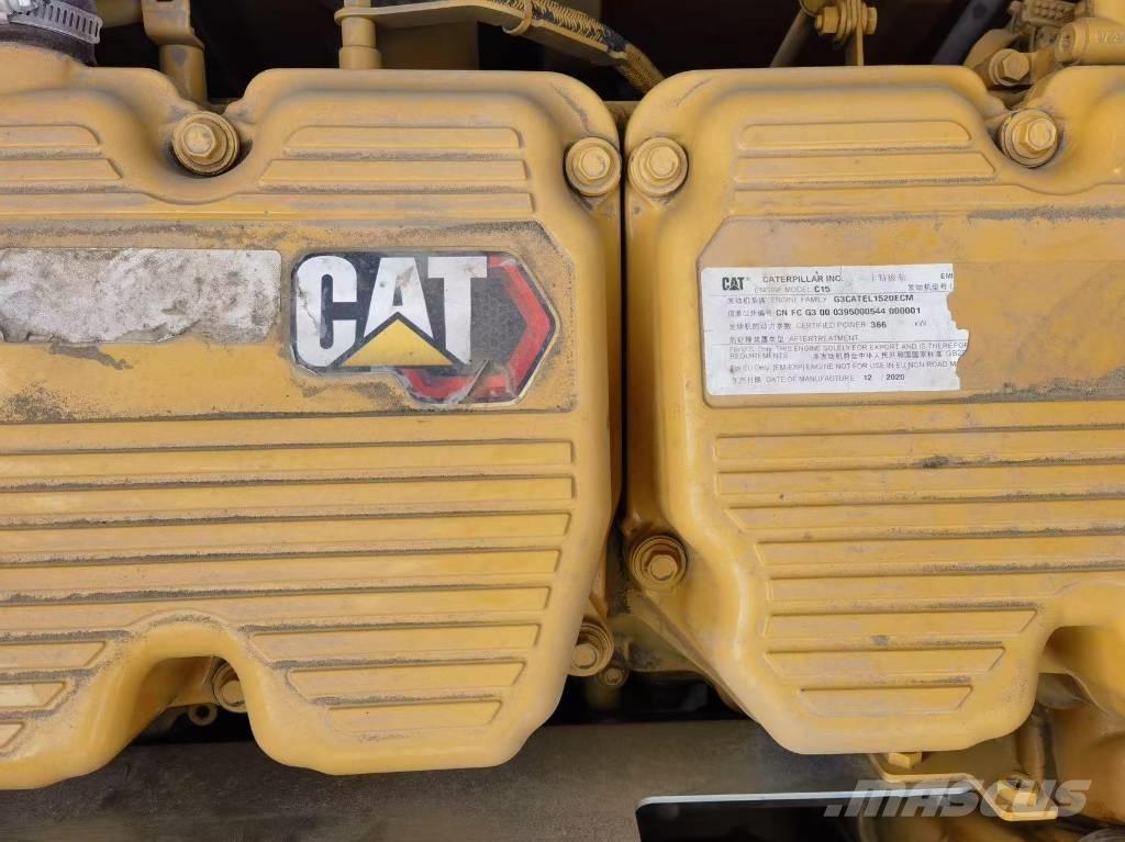CAT 374 حفارات زحافة
