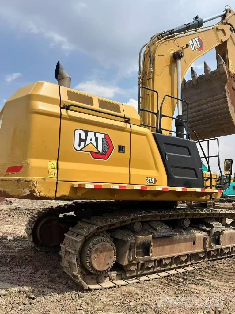 CAT 374 حفارات زحافة