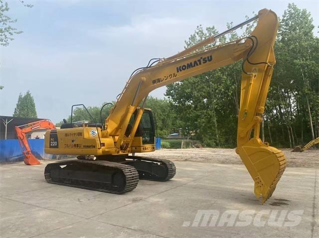 Komatsu PC 220-8 حفارات زحافة