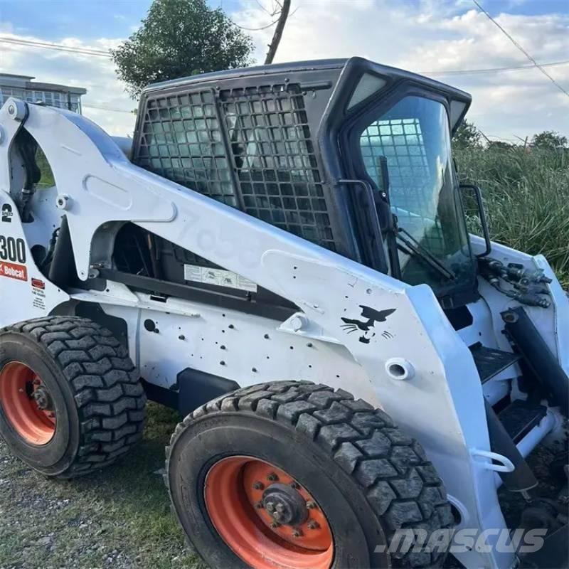 Bobcat s 300 لوادر انزلاقية التوجيه