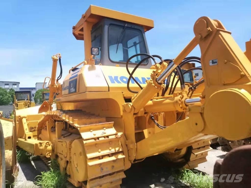 Komatsu D 155 بلدوزرات مجنزرة