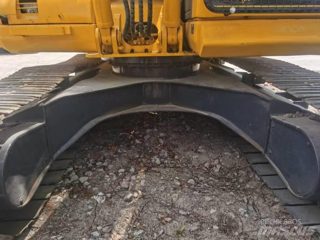 Komatsu PC 130 حفارات زحافة