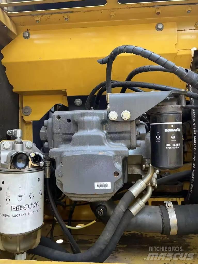 Komatsu PC 200-8 حفارات زحافة