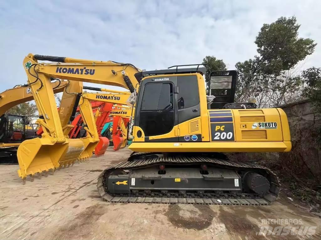 Komatsu PC 200-8 حفارات زحافة