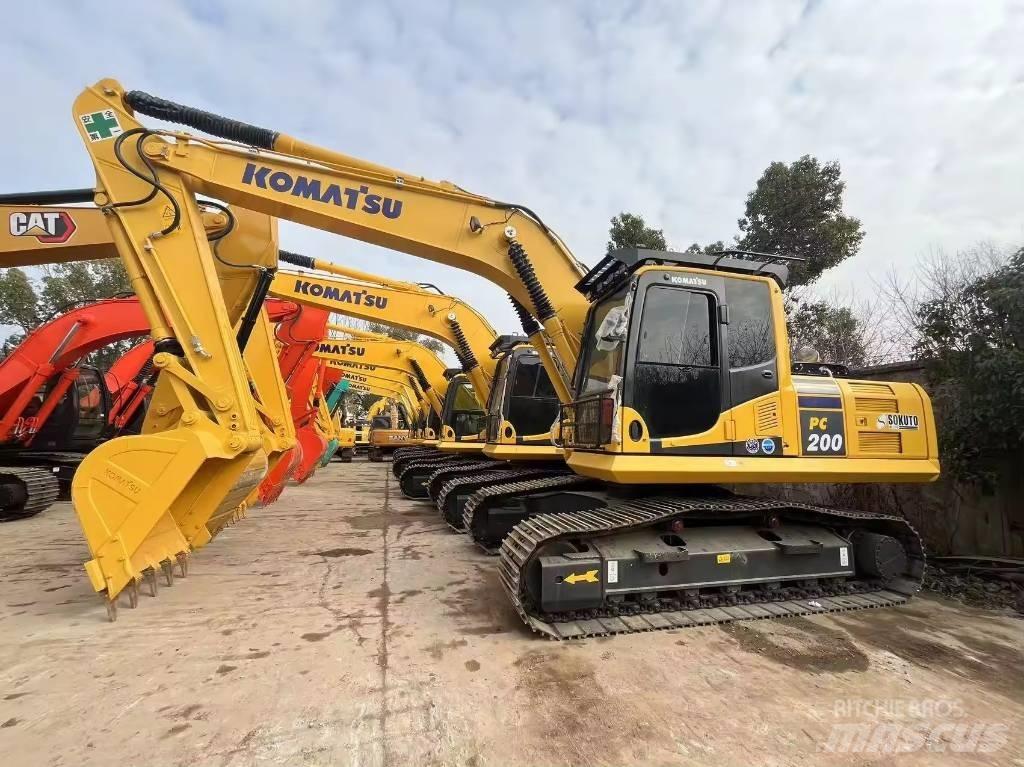 Komatsu PC 200-8 حفارات زحافة