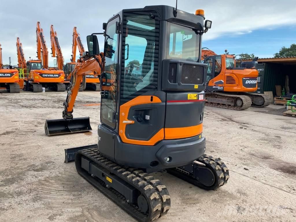 Develon DX 27 Z-7 حفارات صغيرة أقل من 7 طن (حفارات صغيرة)