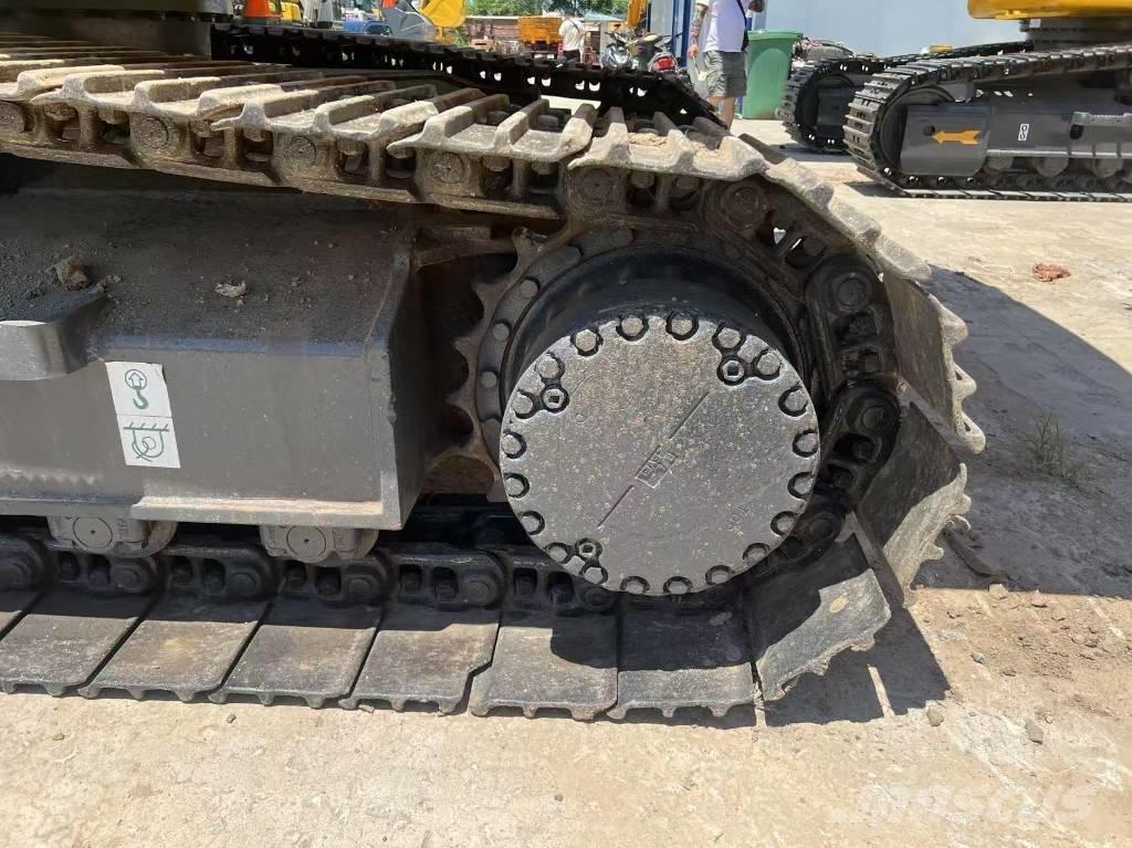 Komatsu 220 حفارات زحافة